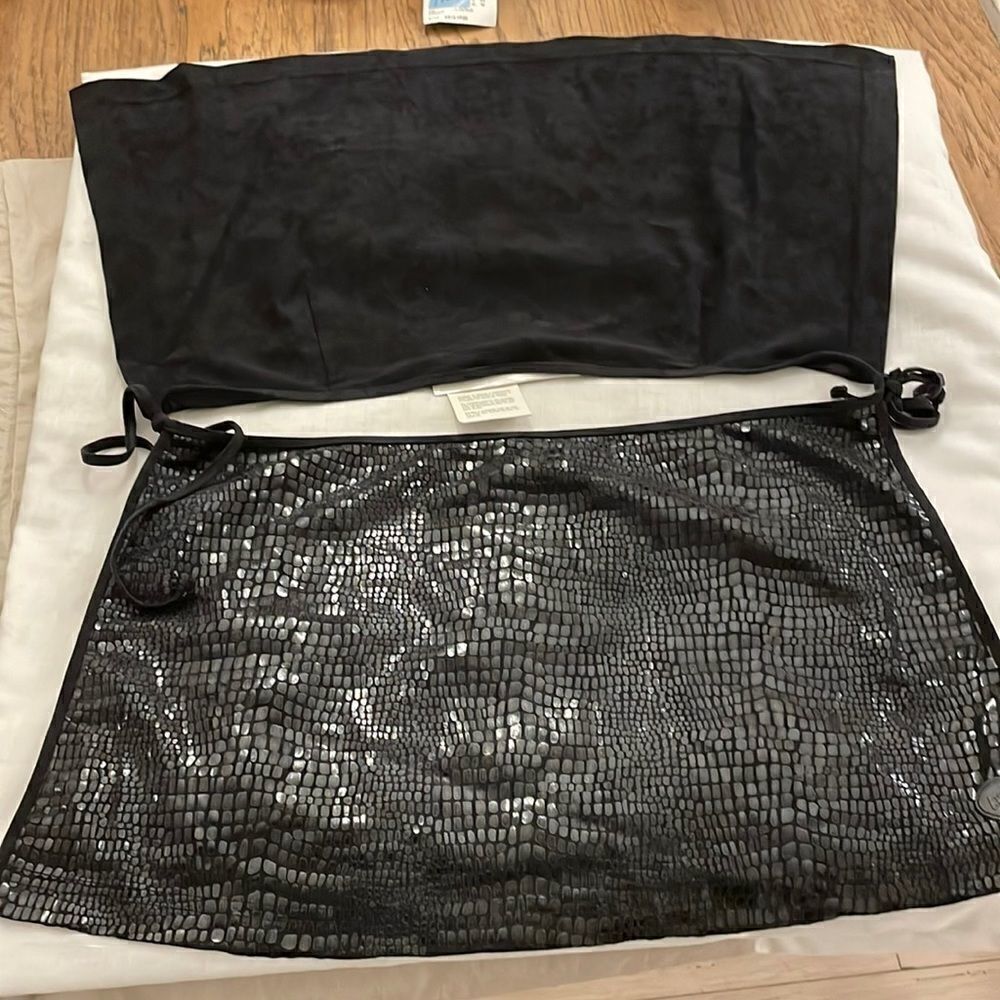 PARAH PAREO COVER.  BLACK SHINY ANIMAL PRINT FRONT. MICROFIBER BACK.  NEW